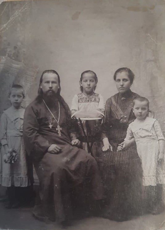 священник Феодор Павлович Лебедев с семьей
